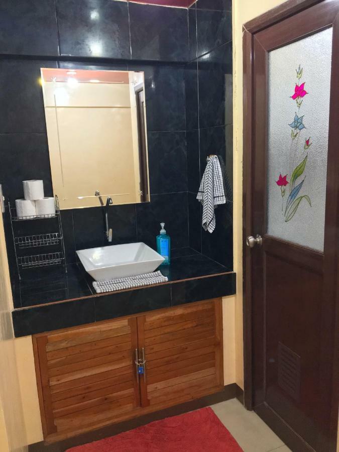 Villa Fully Ac 3Br House For 8Pax Near Airport And Sm With 100Mbps Wifi à Puerto Princesa Extérieur photo